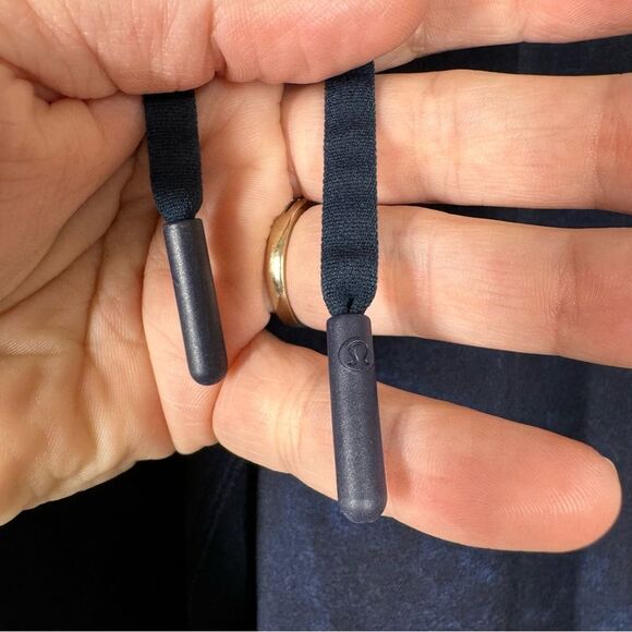 Lululemon T.H.E. Linerless Shorts 9" Navy Blue Medium - Picture 3 of 7